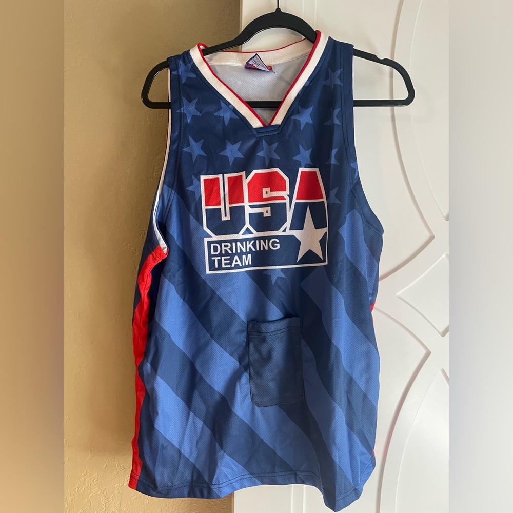 USA drinking team shirt with bottle holder